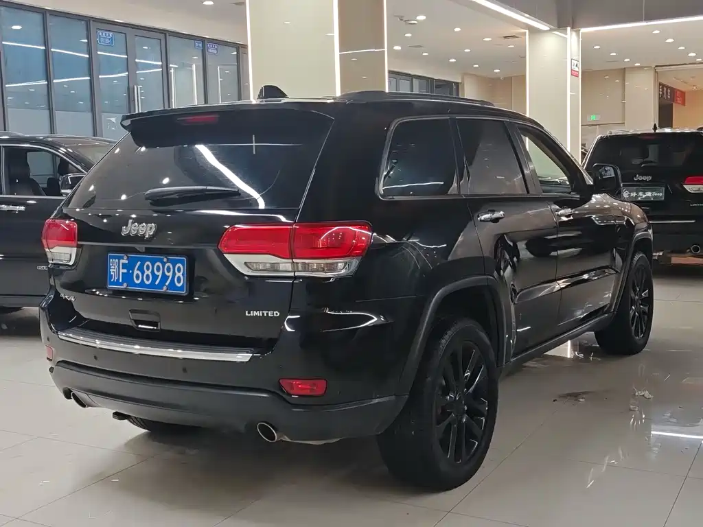 Jeep Grand Cherokee (Import) — фото 18