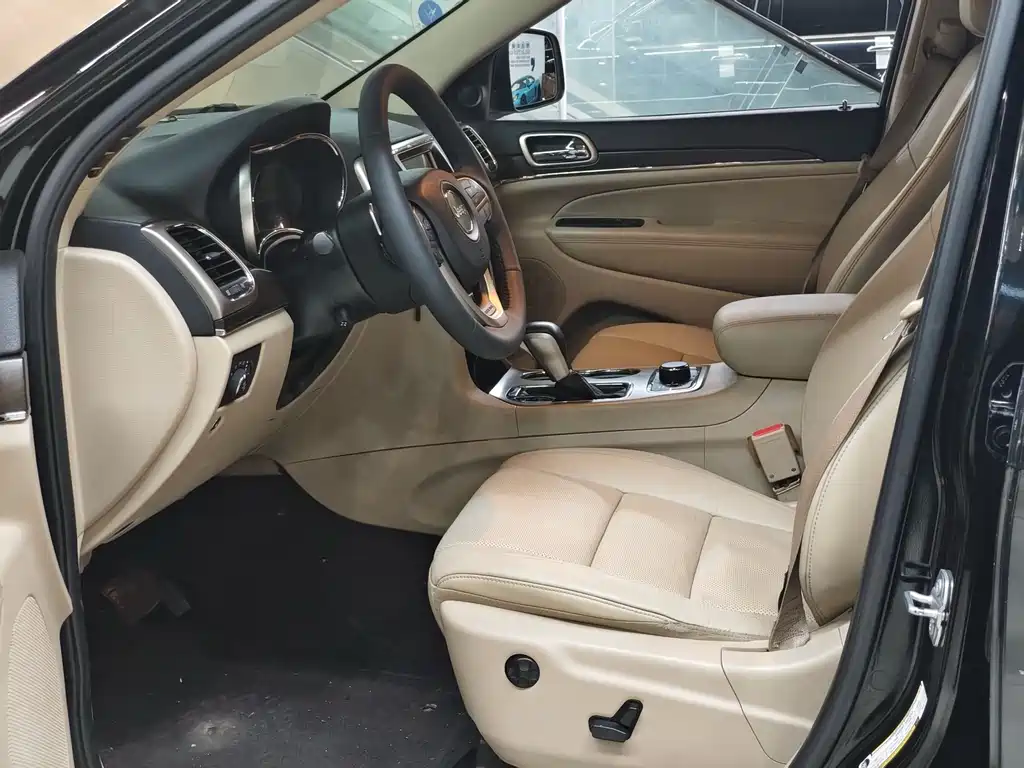 Jeep Grand Cherokee (Import) — фото 10
