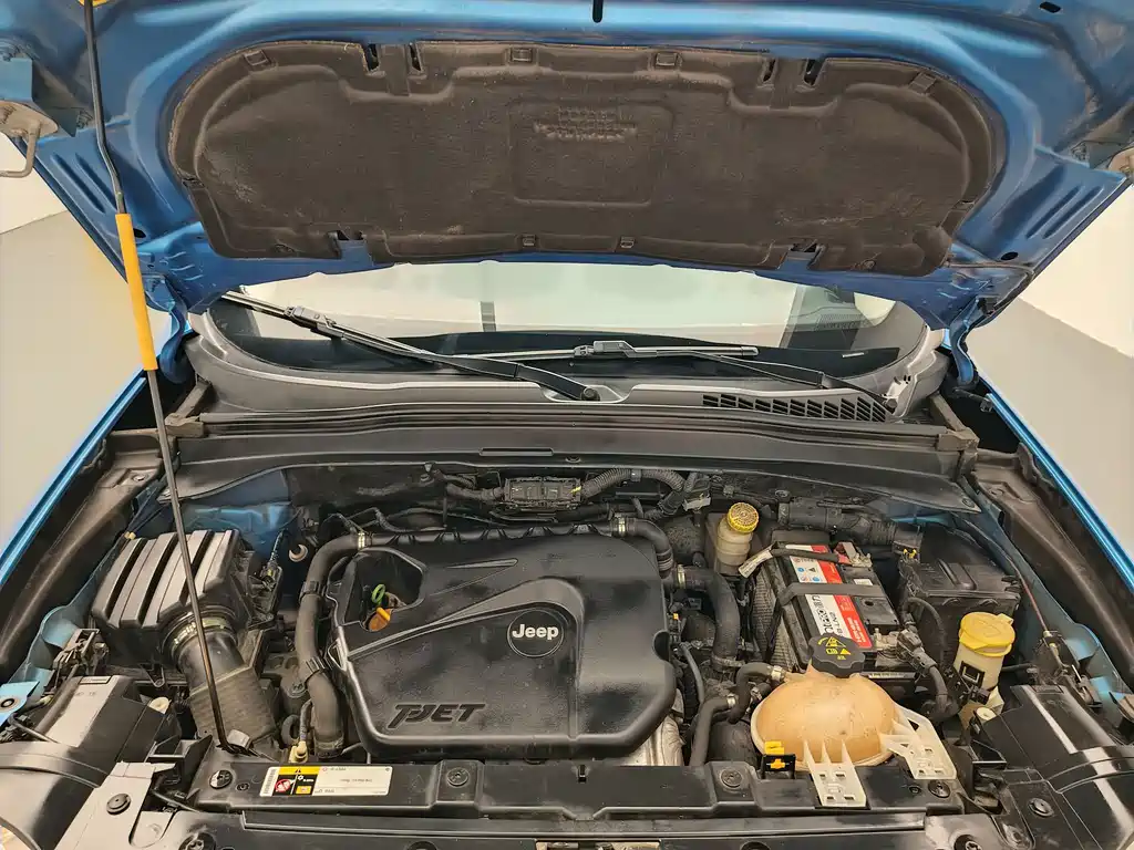 Jeep Renegade — фото 17