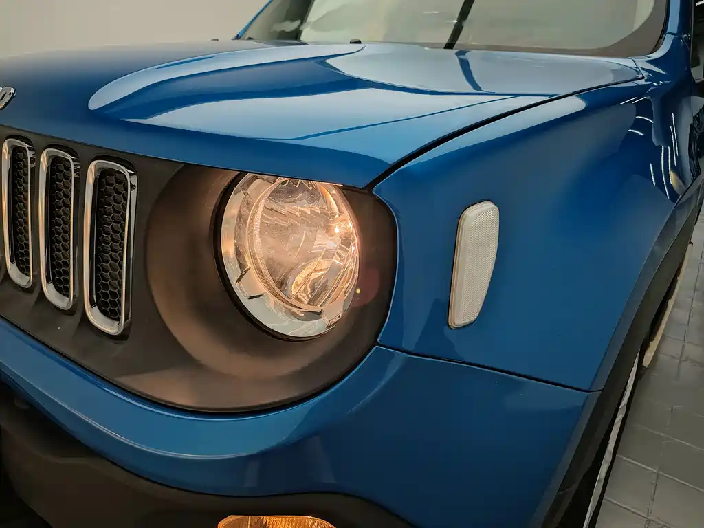 Jeep Renegade — фото 18