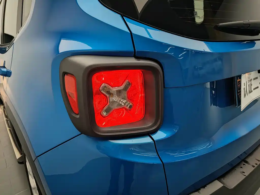 Jeep Renegade — фото 19