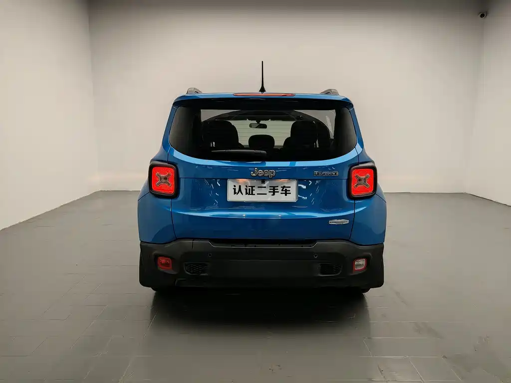 Jeep Renegade — фото 6