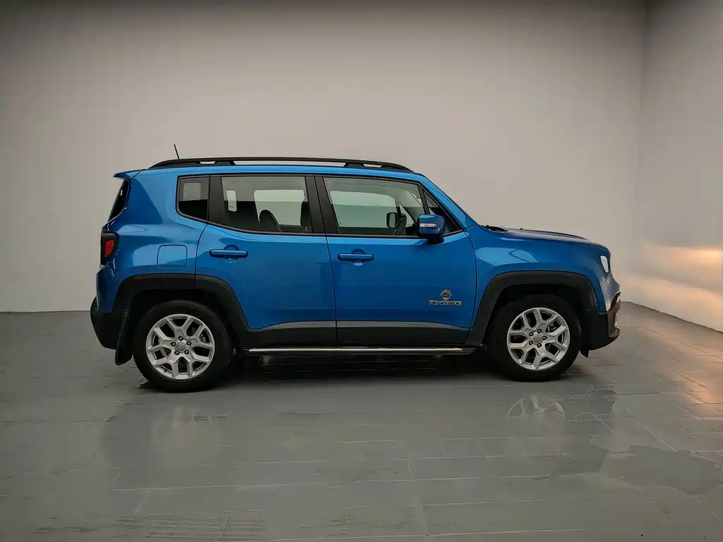 Jeep Renegade — фото 8