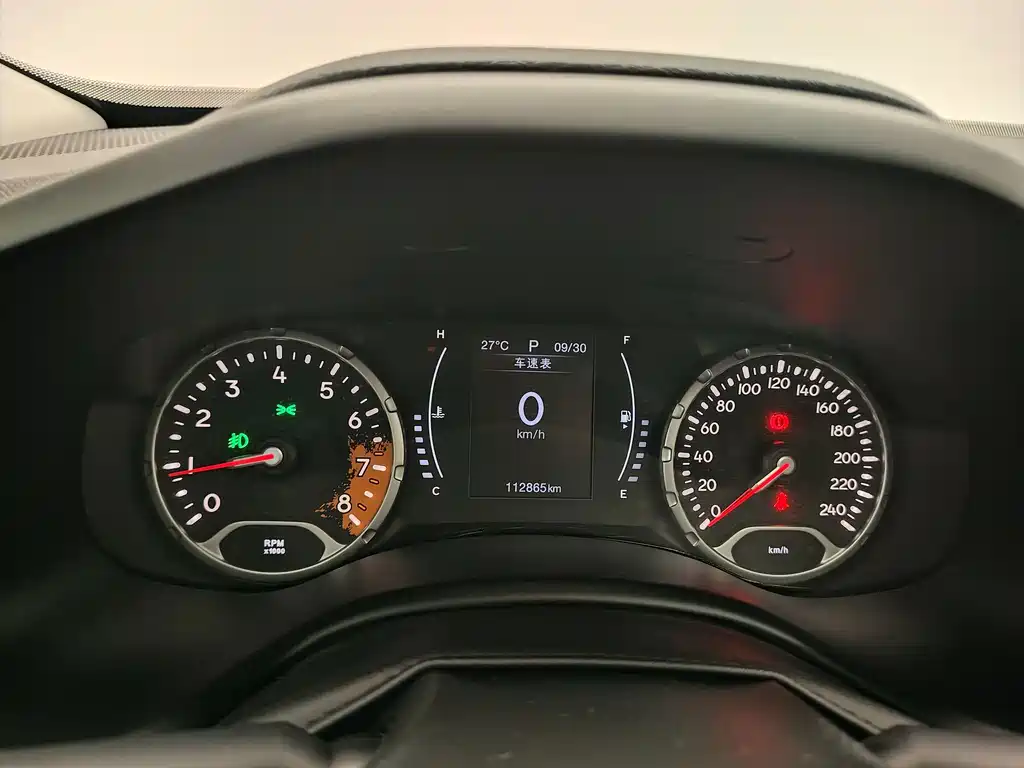 Jeep Renegade — фото 10