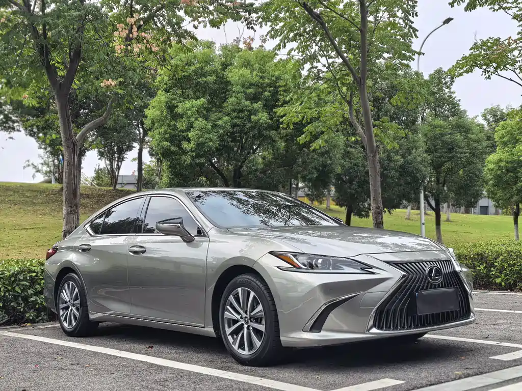 Lexus ES — фото 3