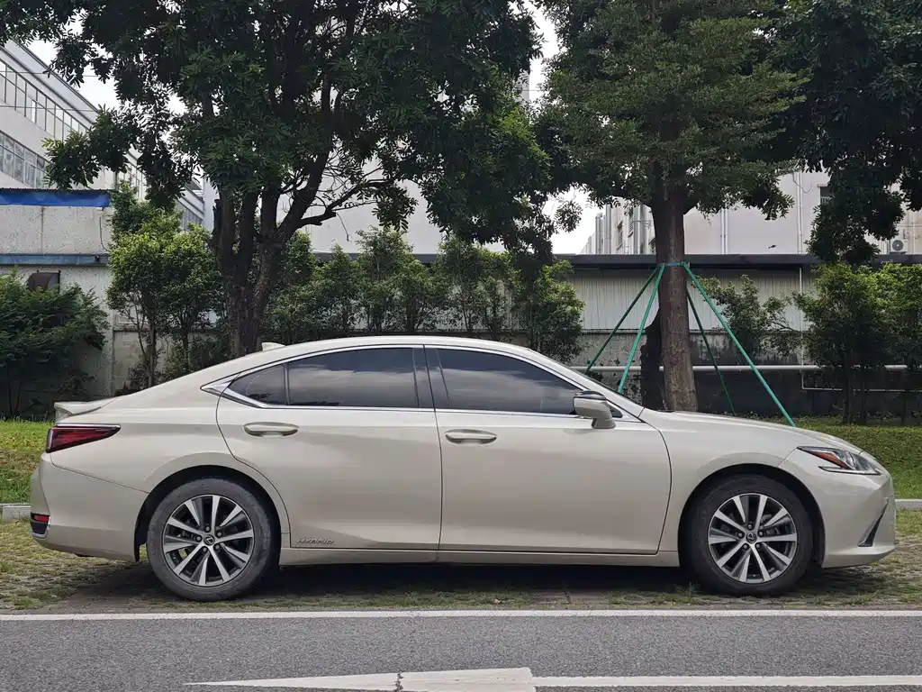 Lexus ES — фото 5