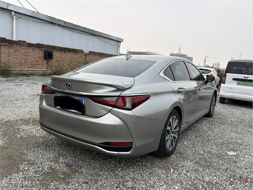Lexus ES — фото 8