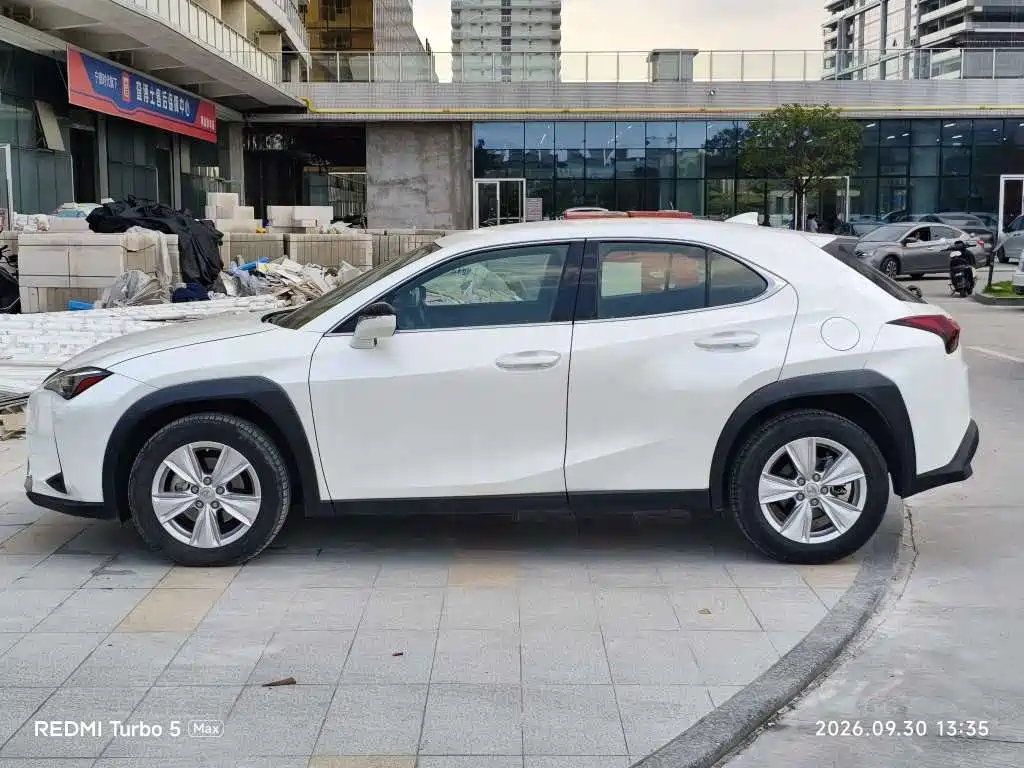 Lexus UX — фото 3