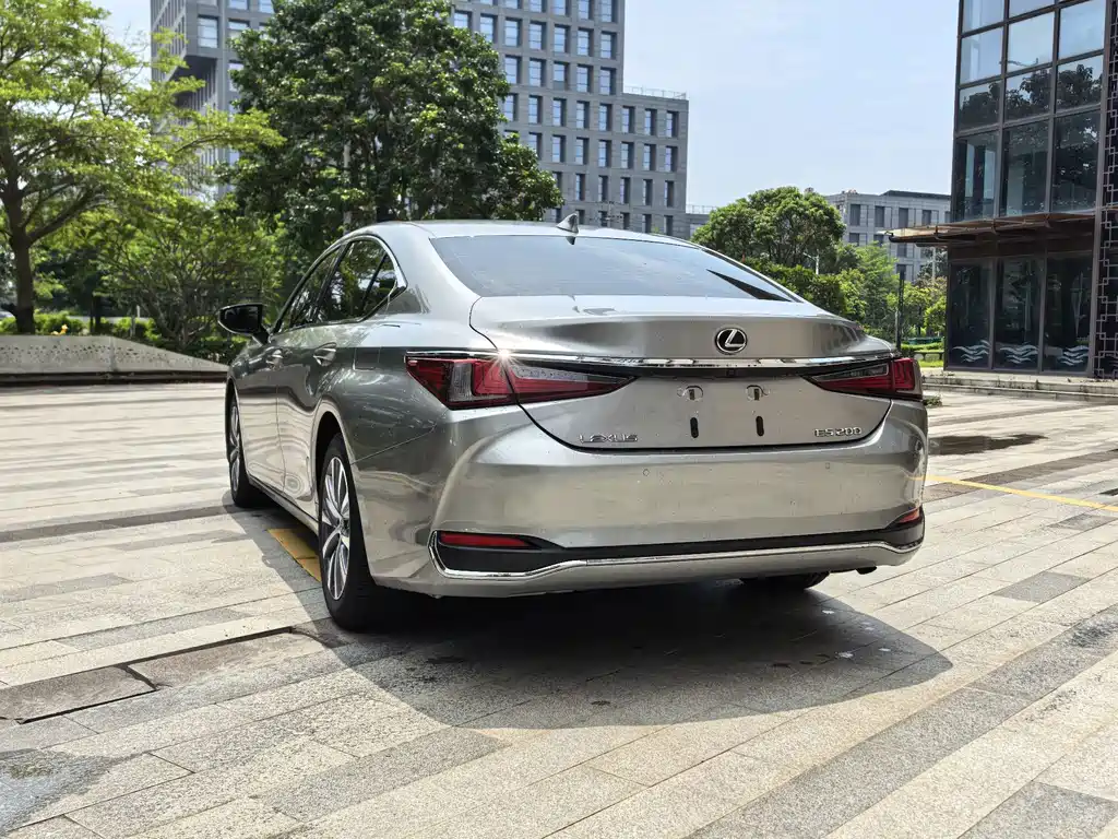 Lexus ES — фото 4