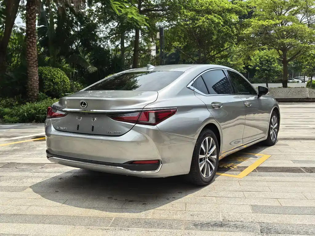 Lexus ES — фото 5