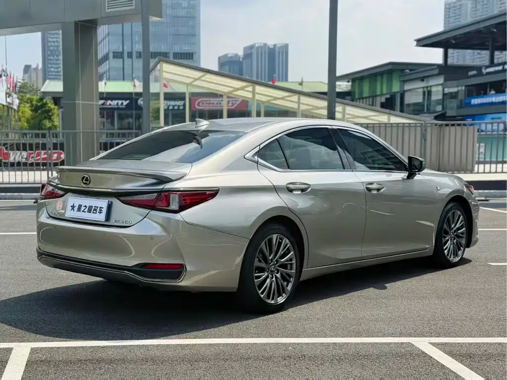 Lexus ES — фото 4
