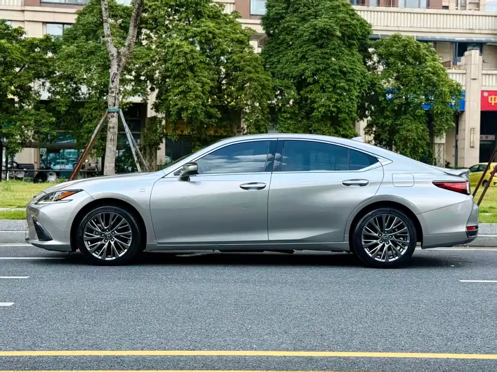 Lexus ES — фото 6
