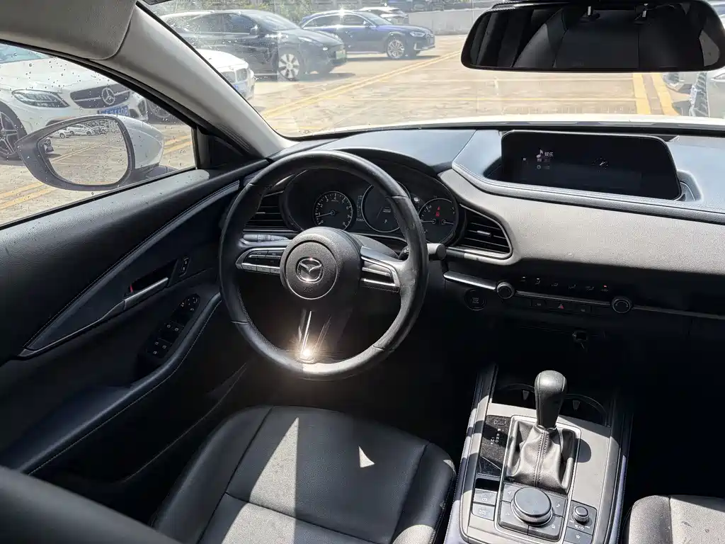 Mazda CX-30 — фото 10