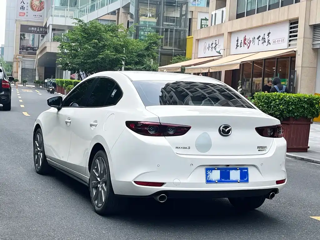 Mazda 3 Axela — фото 4