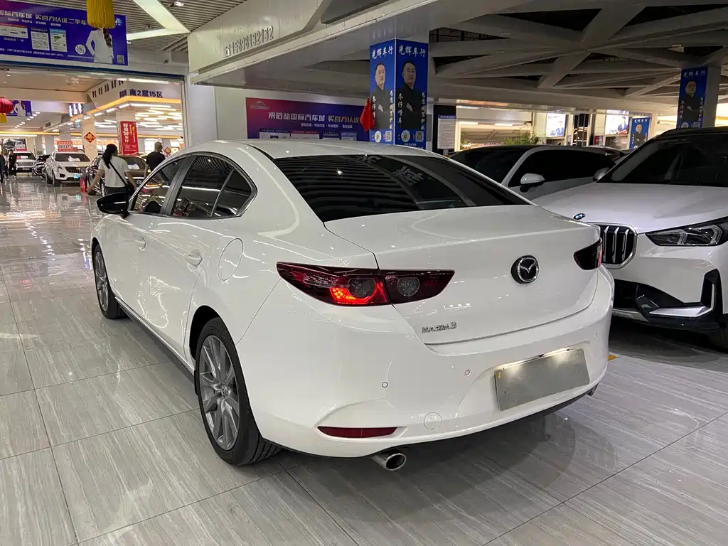 Mazda 3 Axela — фото 4
