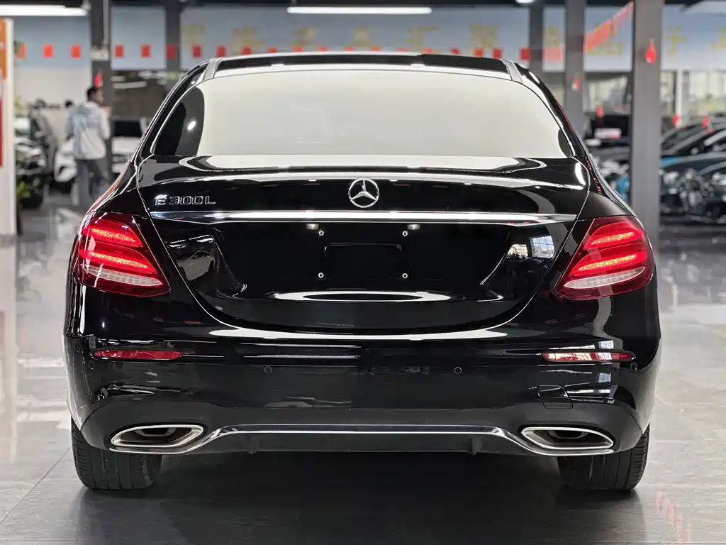 Mercedes-Benz E-Class — фото 4