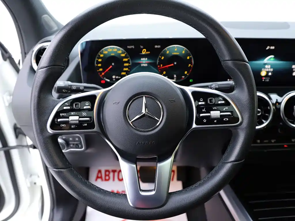 Mercedes-Benz GLA — фото 11