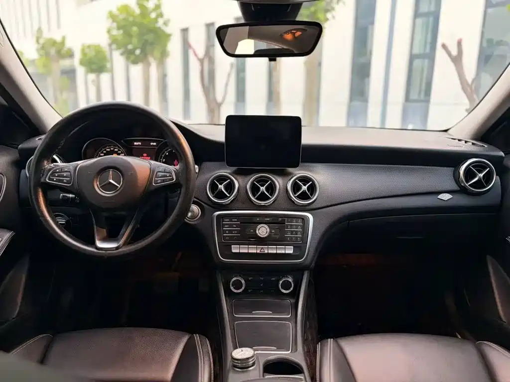 Mercedes-Benz GLA — фото 6