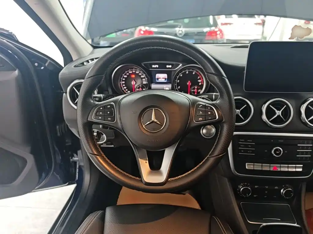 Mercedes-Benz GLA — фото 11