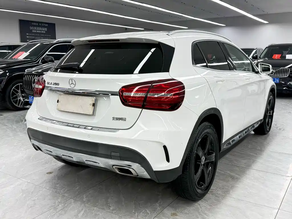 Mercedes-Benz GLA — фото 6
