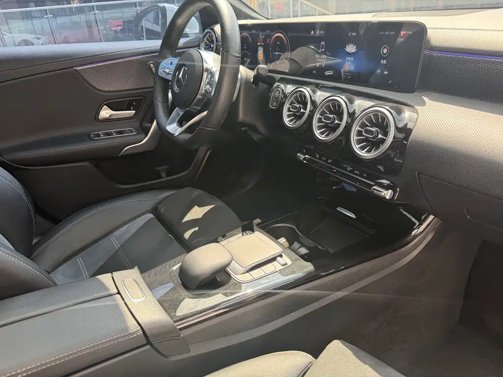 Mercedes-Benz A-Class — фото 12