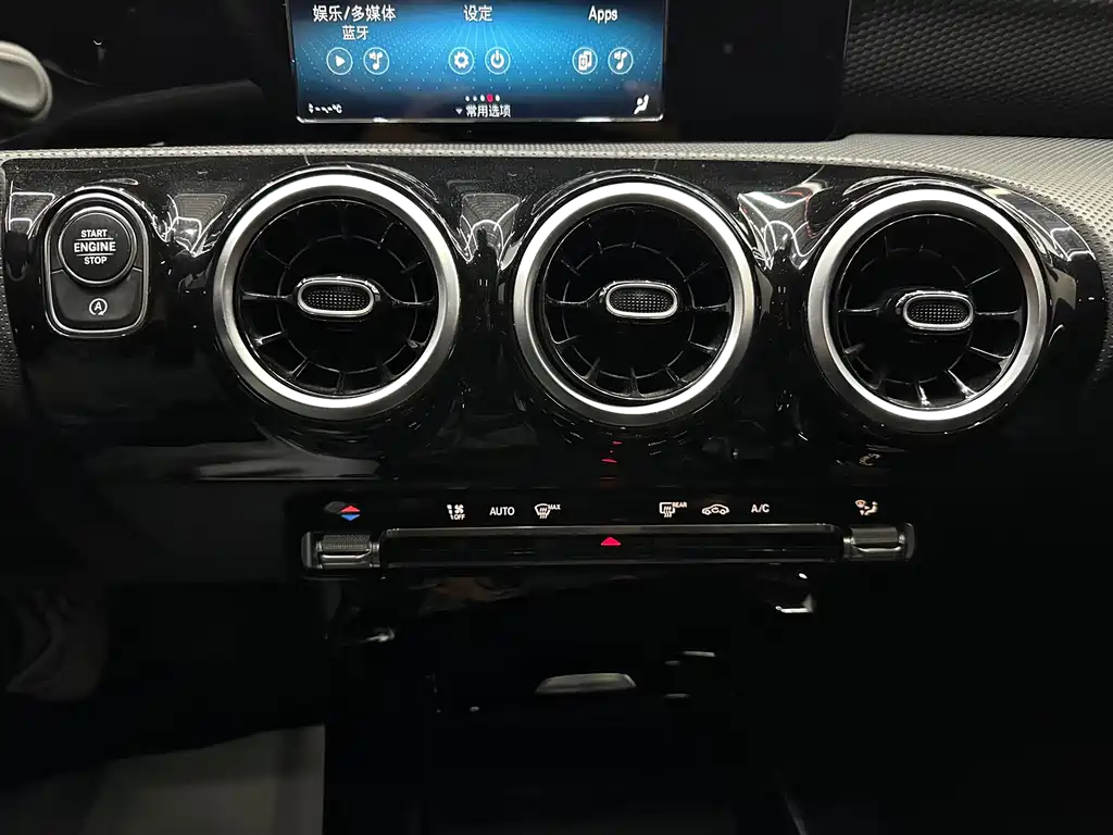 Mercedes-Benz A-Class — фото 15
