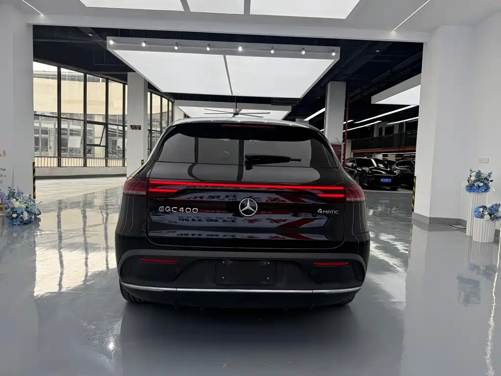 Mercedes-Benz EQC — фото 14