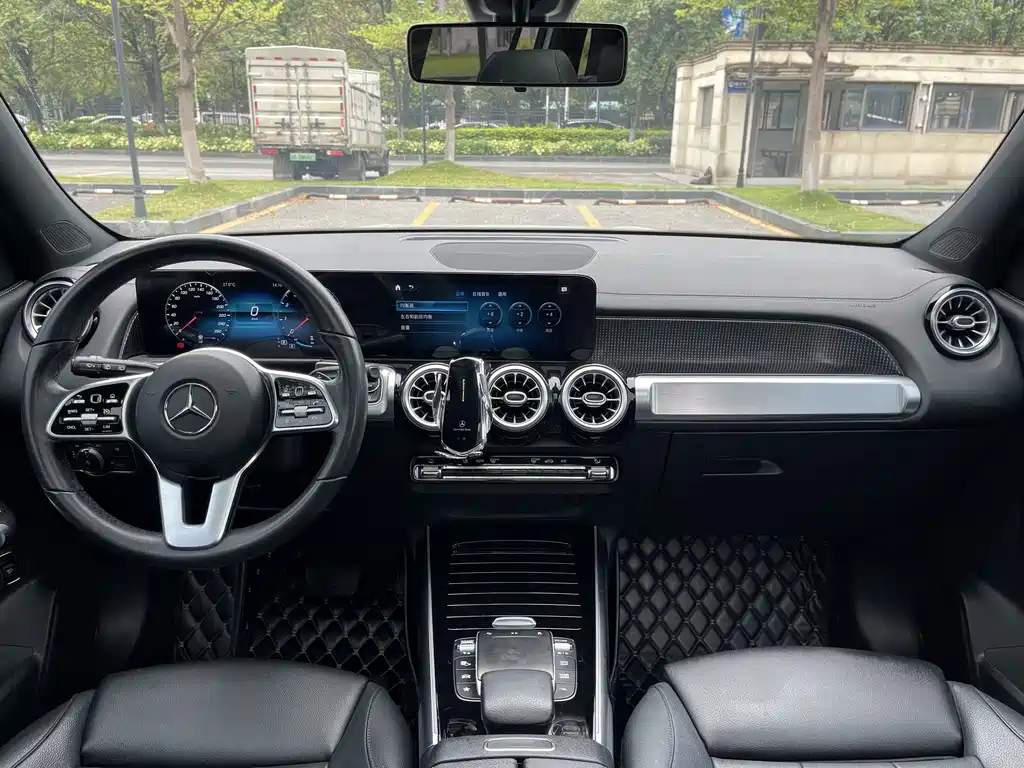 Mercedes-Benz GLB — фото 14