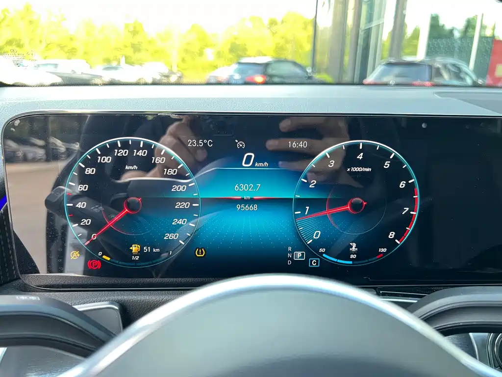 Mercedes-Benz GLB — фото 13