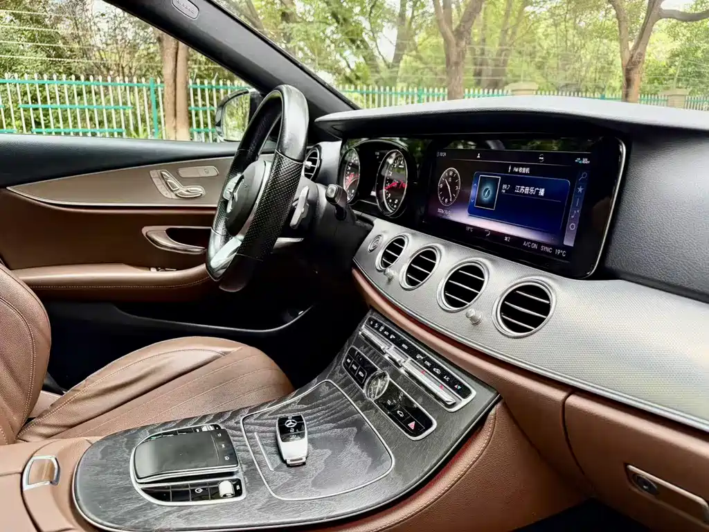 Mercedes-Benz E-Class (Import) — фото 7