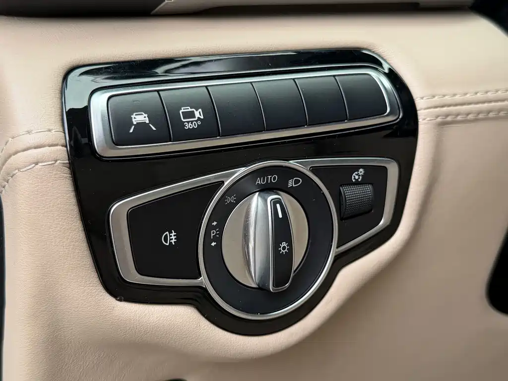Mercedes-Benz V-Class — фото 13
