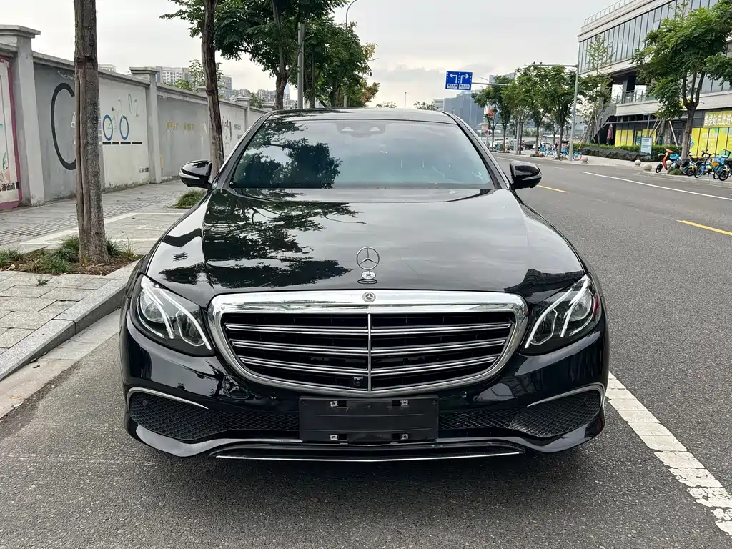 Mercedes-Benz E-Class — фото 2