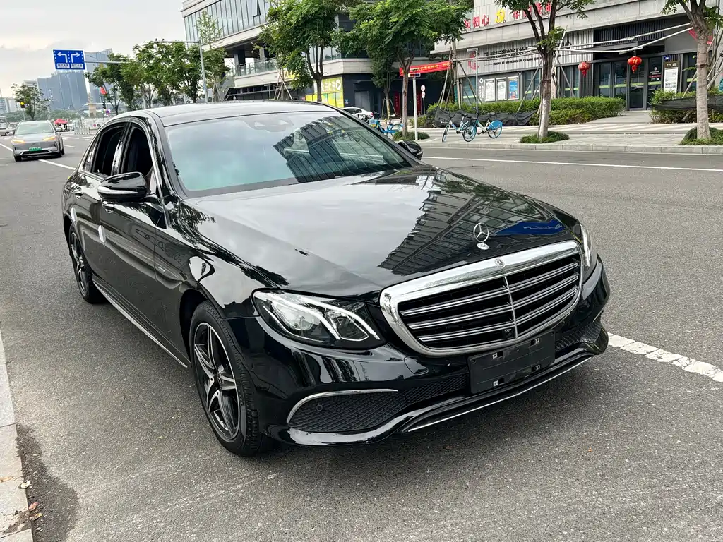 Mercedes-Benz E-Class — фото 3