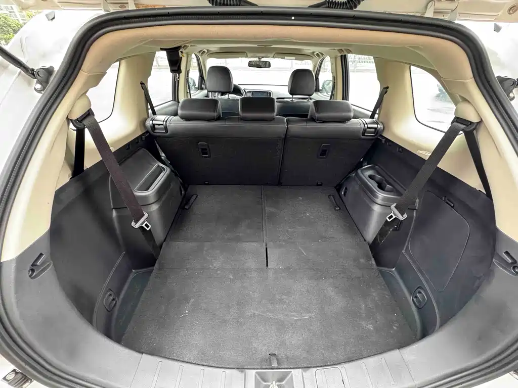 Mitsubishi Outlander — фото 11