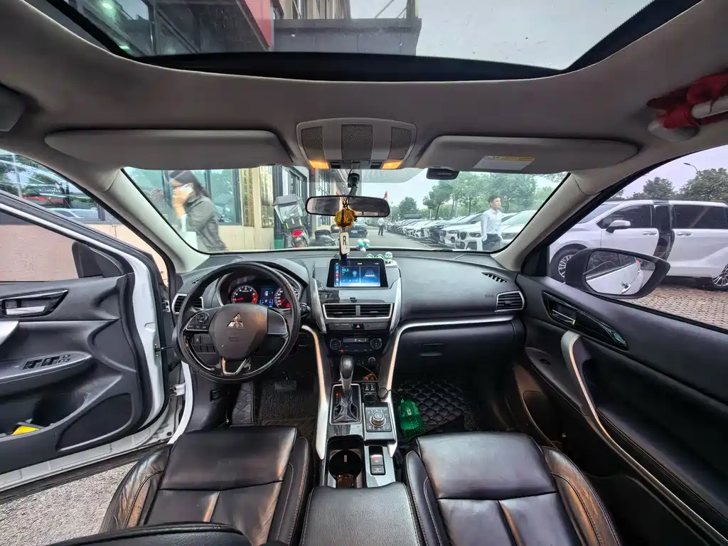 Mitsubishi Eclipse Cross — фото 9