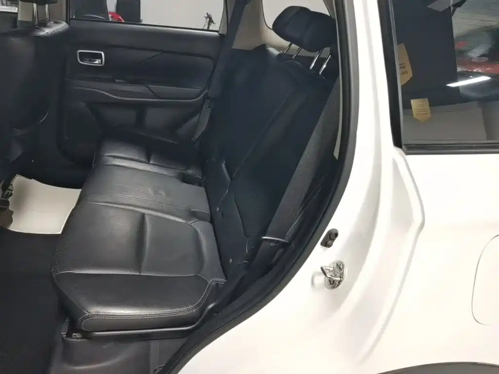 Mitsubishi Outlander — фото 17