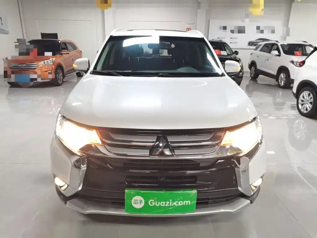 Mitsubishi Outlander — фото 3