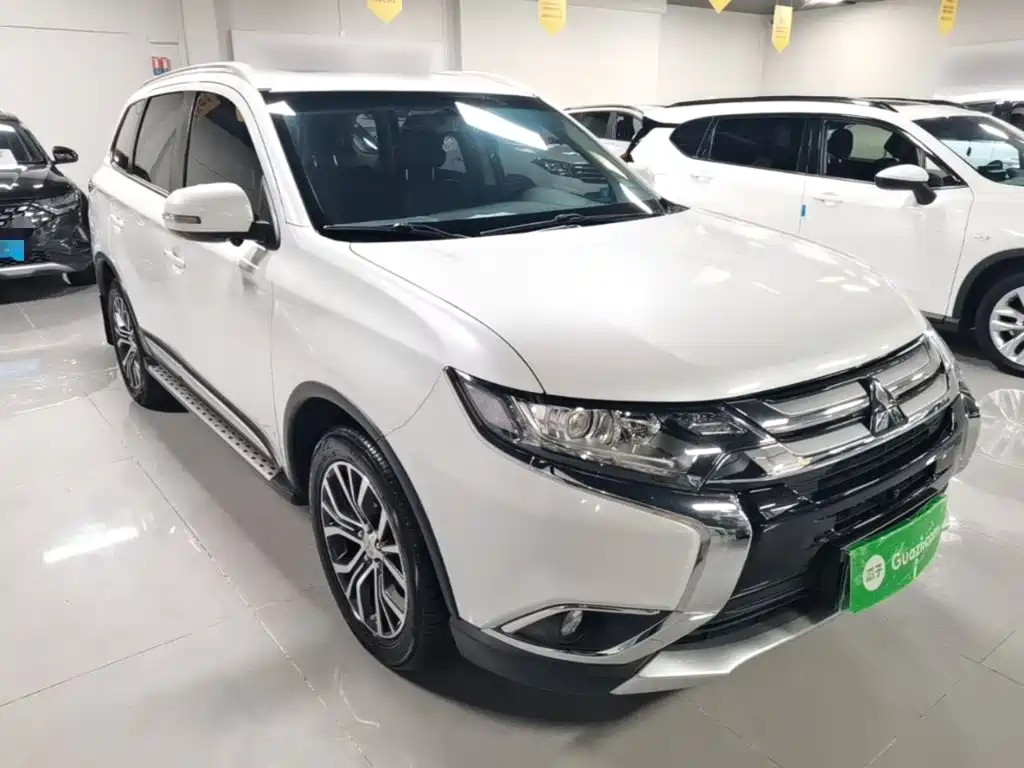 Mitsubishi Outlander — фото 4