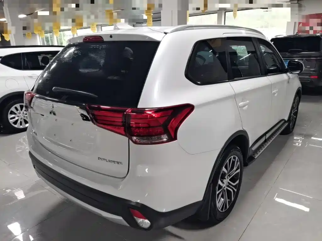 Mitsubishi Outlander — фото 7
