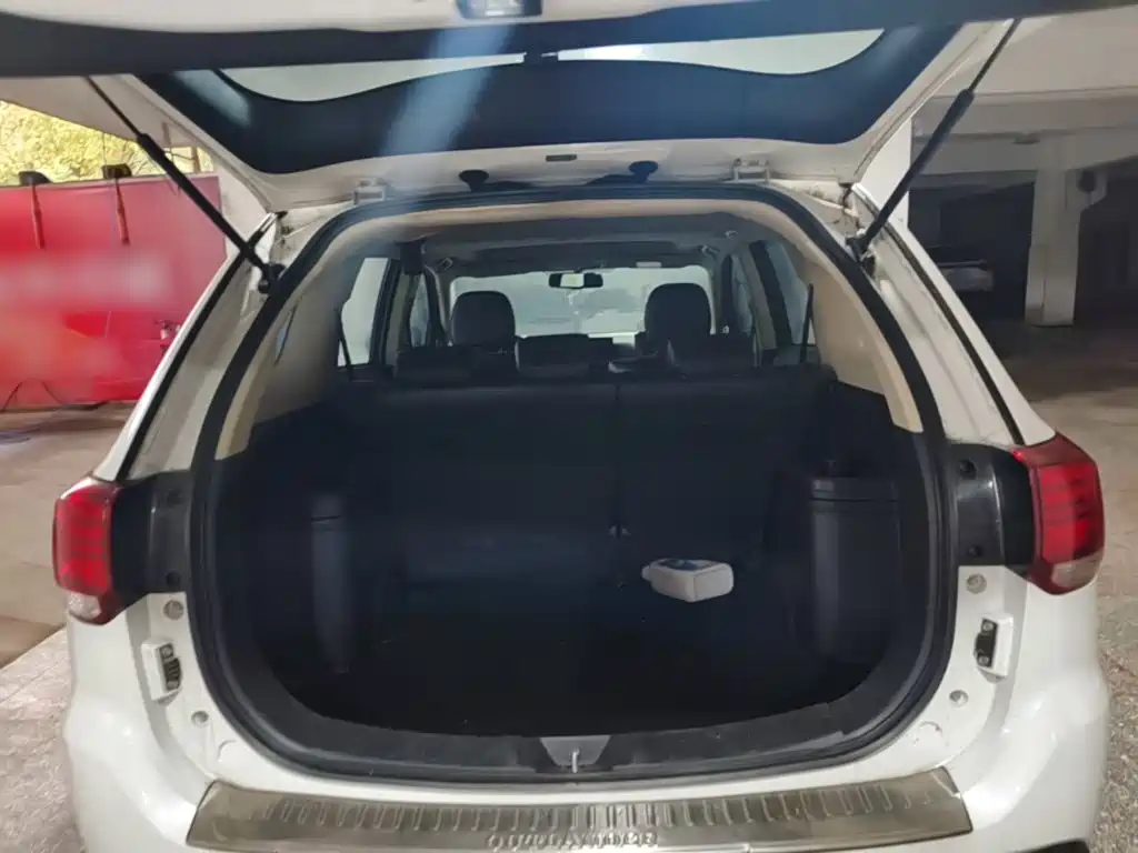 Mitsubishi Outlander — фото 19
