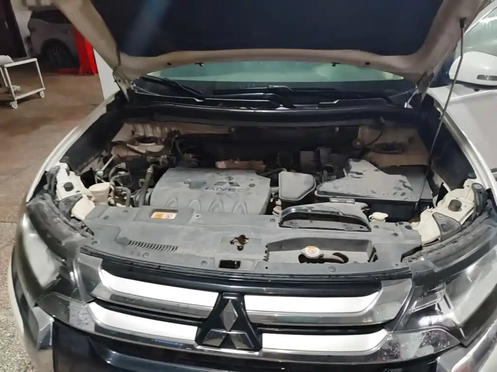 Mitsubishi Outlander — фото 20