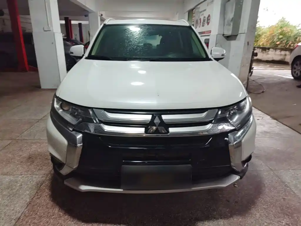 Mitsubishi Outlander — фото 3