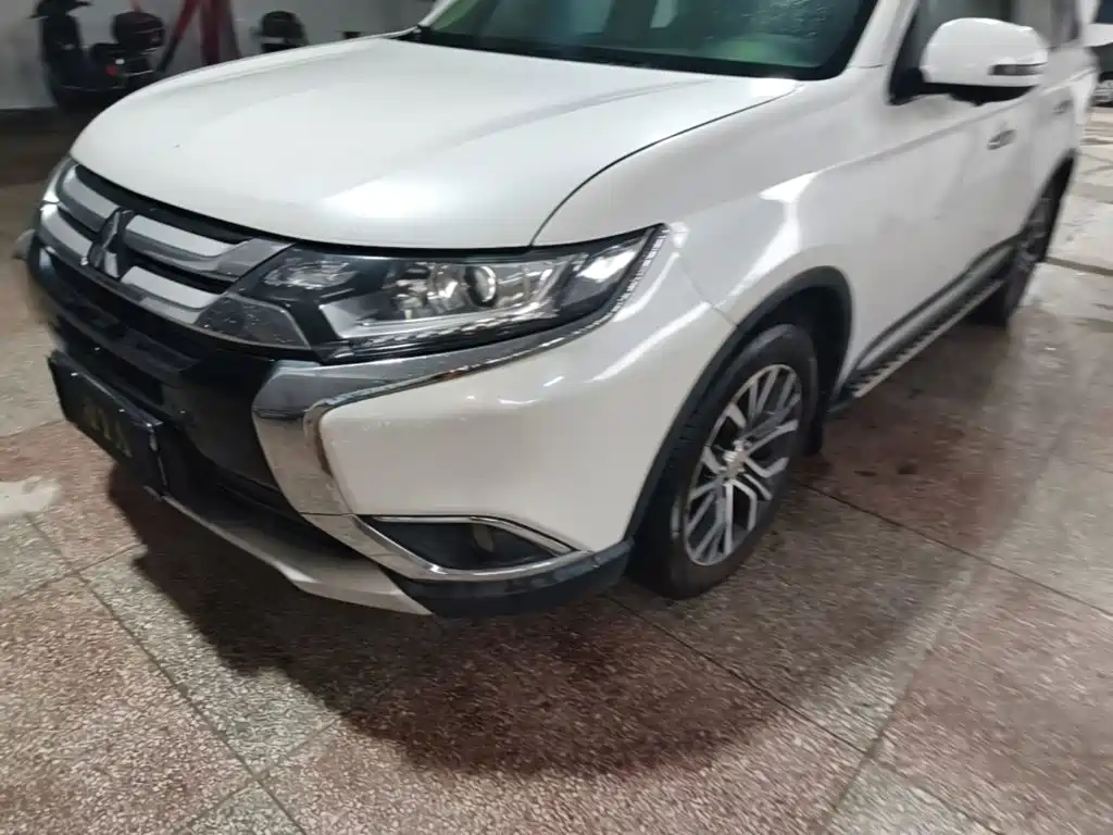 Mitsubishi Outlander — фото 24