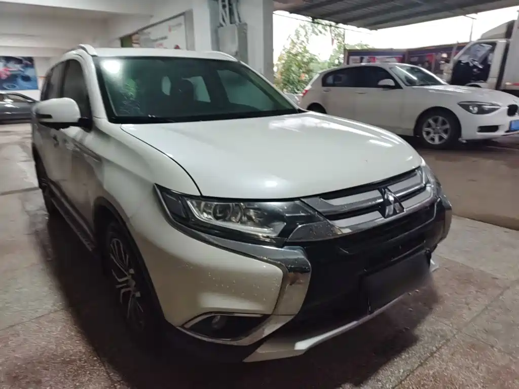 Mitsubishi Outlander — фото 4