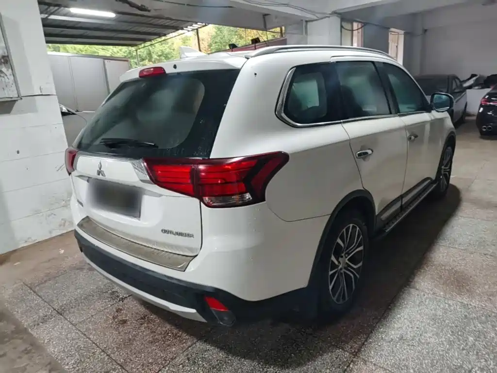 Mitsubishi Outlander — фото 7