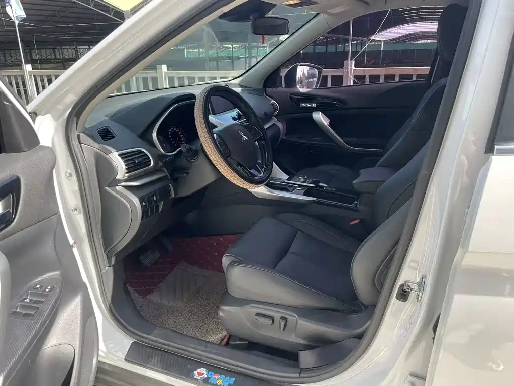 Mitsubishi Eclipse Cross — фото 7