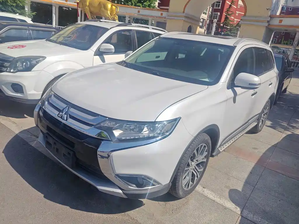 Mitsubishi Outlander — фото 2