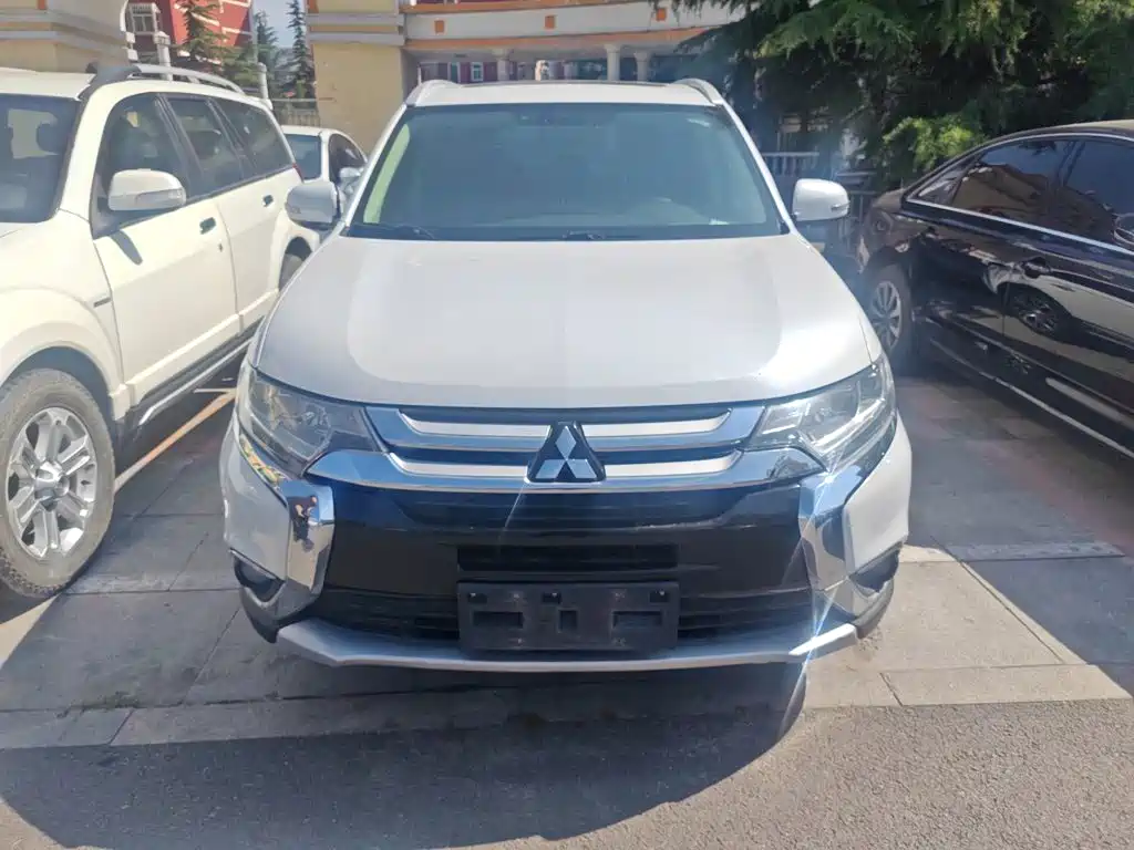 Mitsubishi Outlander — фото 3