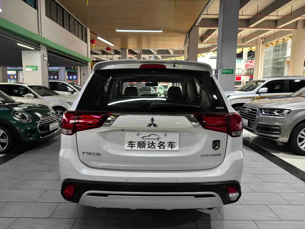 Mitsubishi Outlander — фото 5