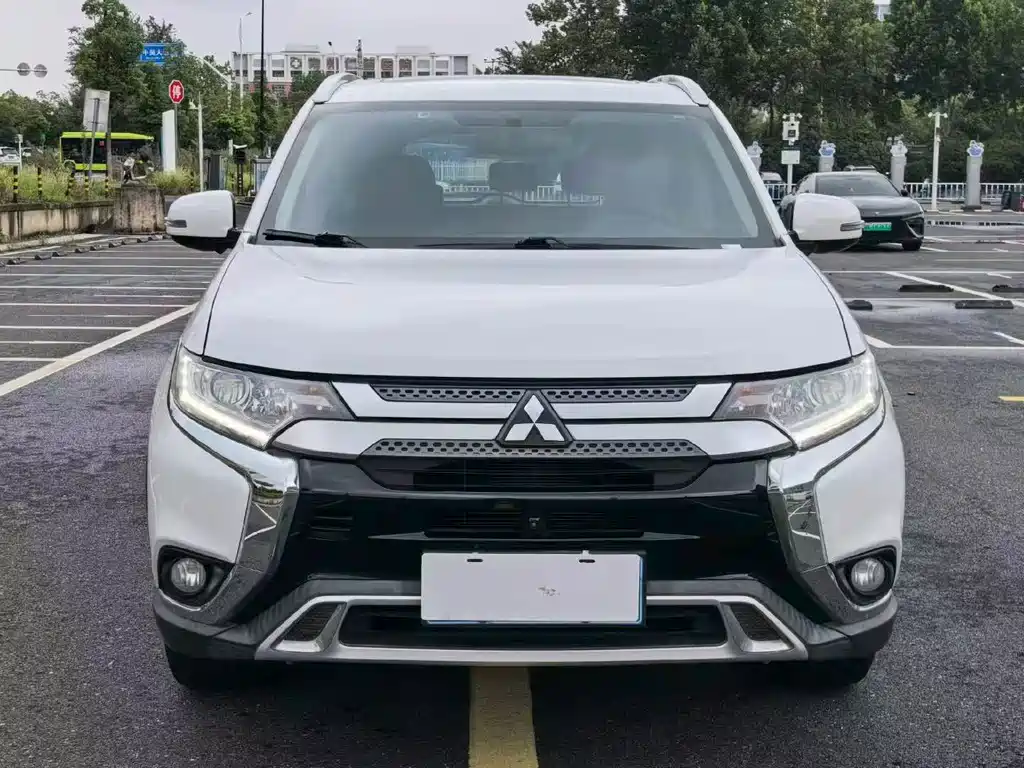 Mitsubishi Outlander — фото 2
